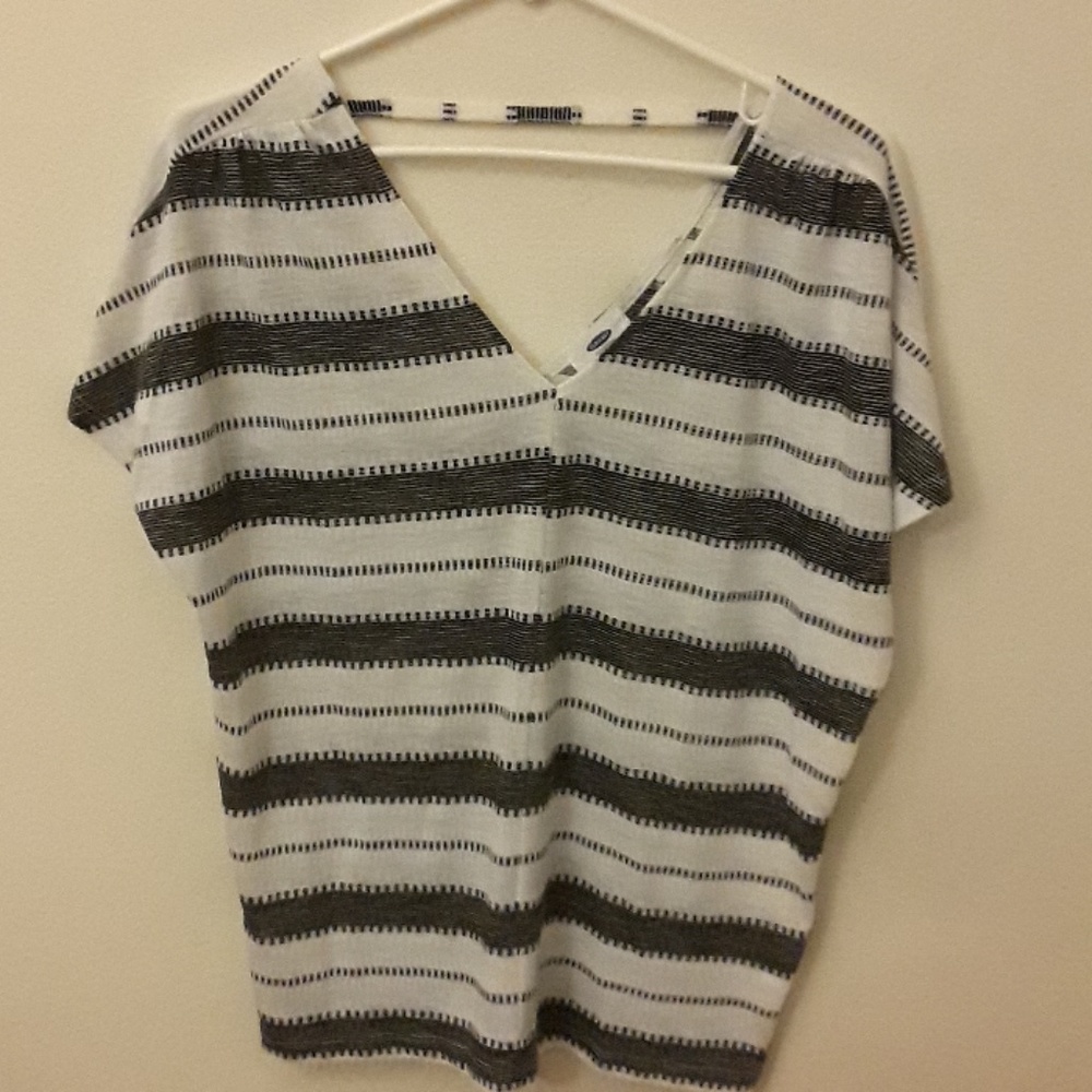 NWT. CUTE FASHION T-SHIRT